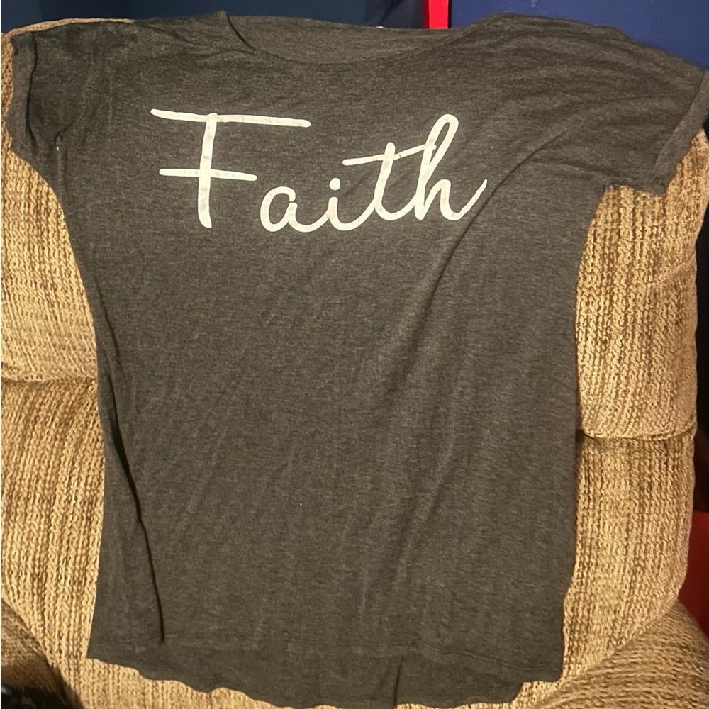 Gray 'Faith' Graphic T-Shirt